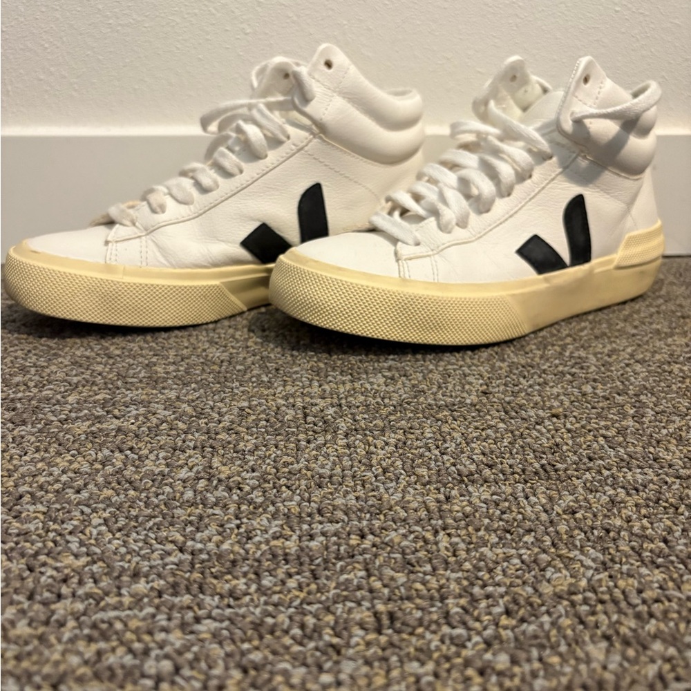 Veja Women's Sneakers in White and Black - Picture 2 of 5